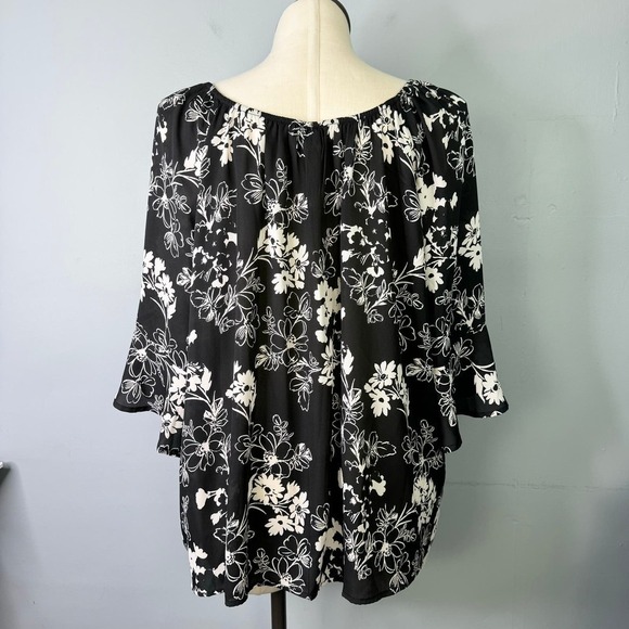 Torrid Floral 3/4 Length Bell Sleeve Gorgette Flowy Blouse Black White Sz 2X - Picture 5 of 12